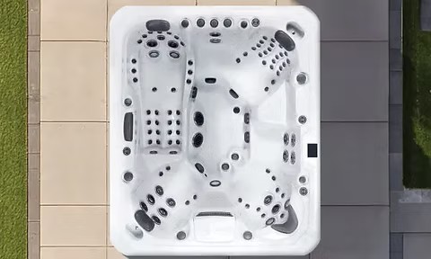 Maximus Hot Tub - Image 3