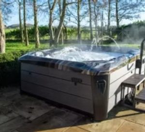 Maximus Hot Tub