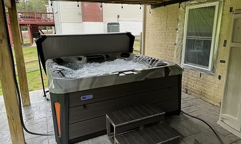 Oslo Hot Tub - Image 2