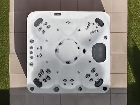 Seville Hot Tub - Image 2